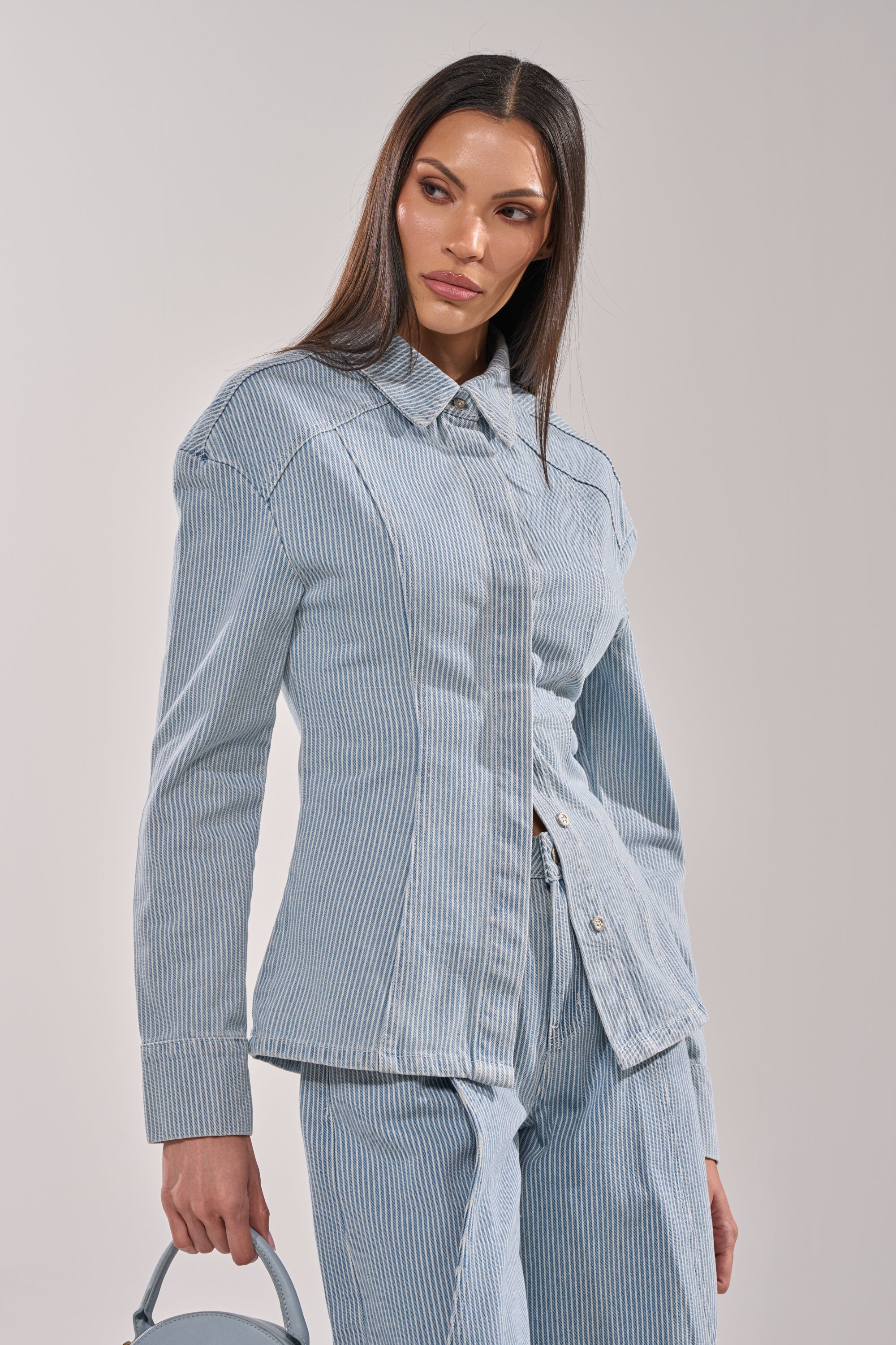 FEEL FREE STRIPE BUTTON DOWN