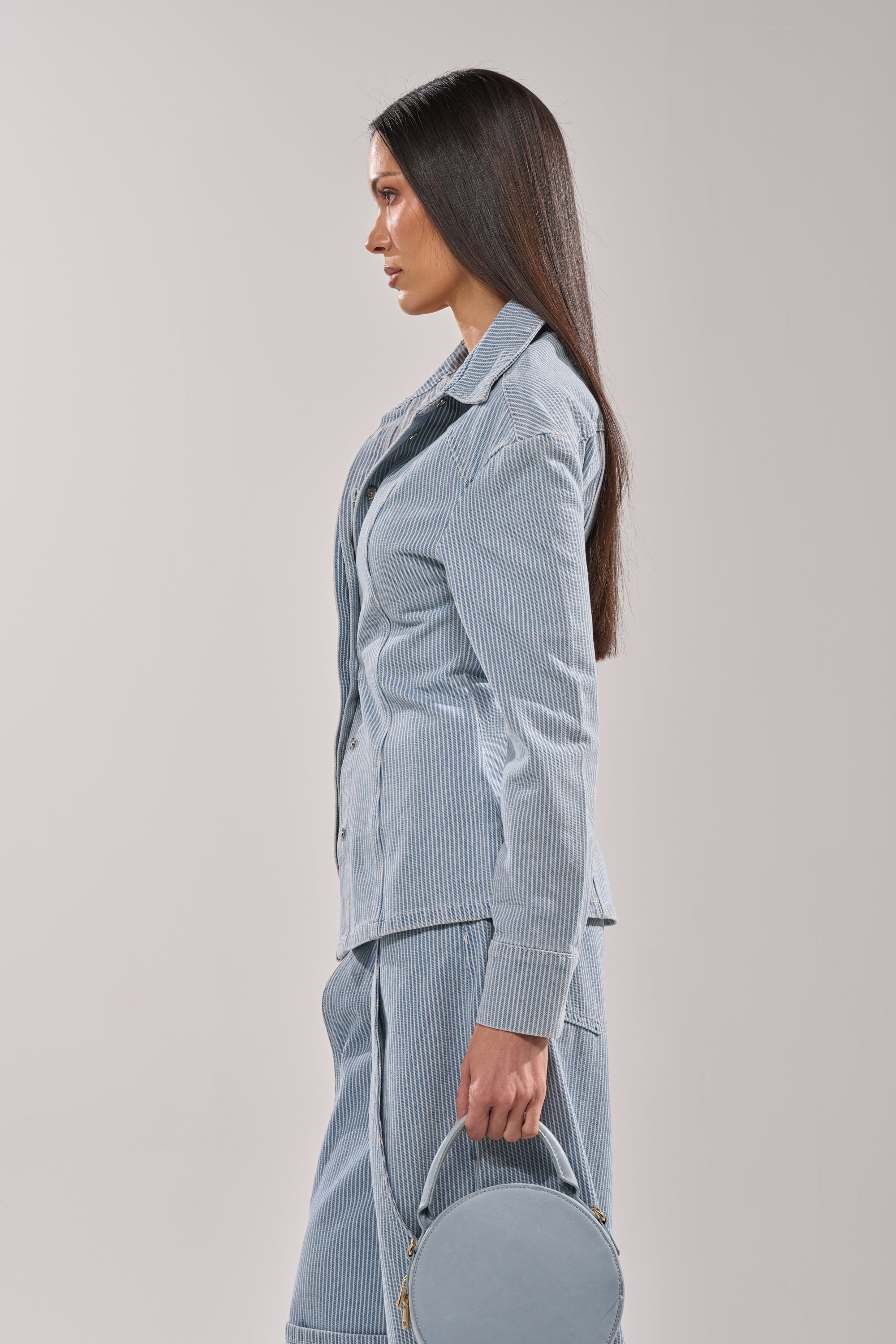 FEEL FREE STRIPE BUTTON DOWN