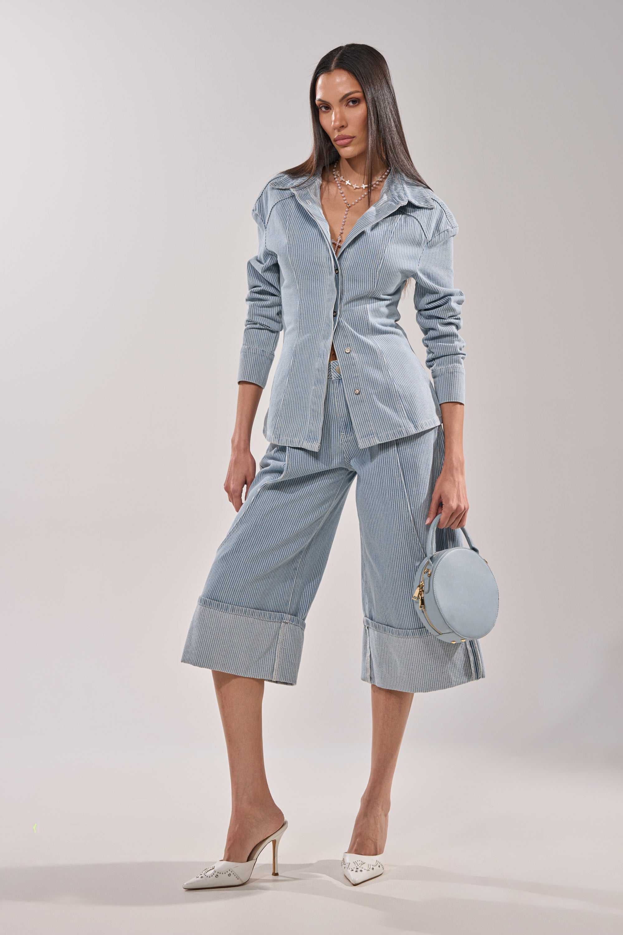 FEEL FREE STRIPE BUTTON DOWN