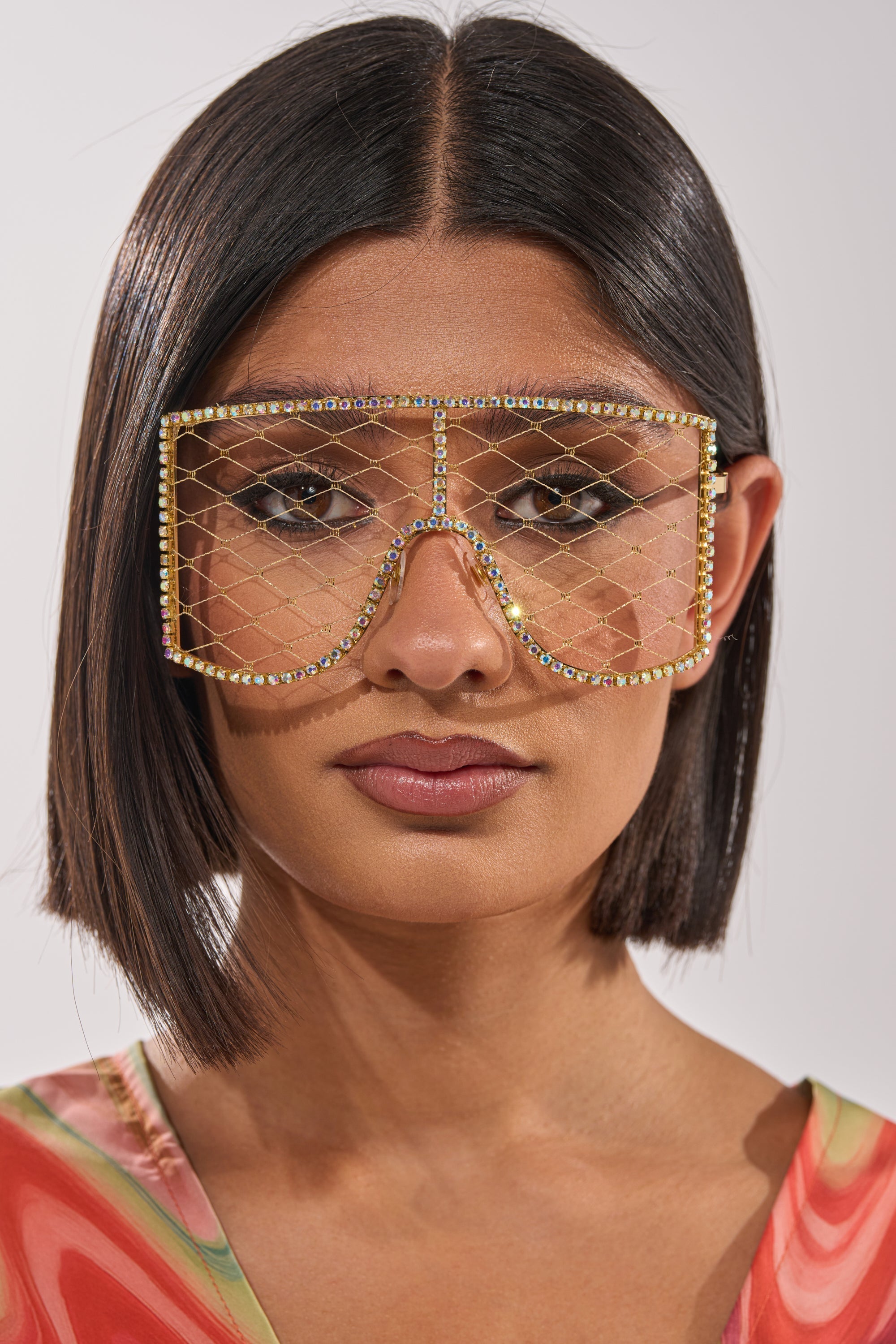 POP THE BUBBLY GLASSES IN GOLD
