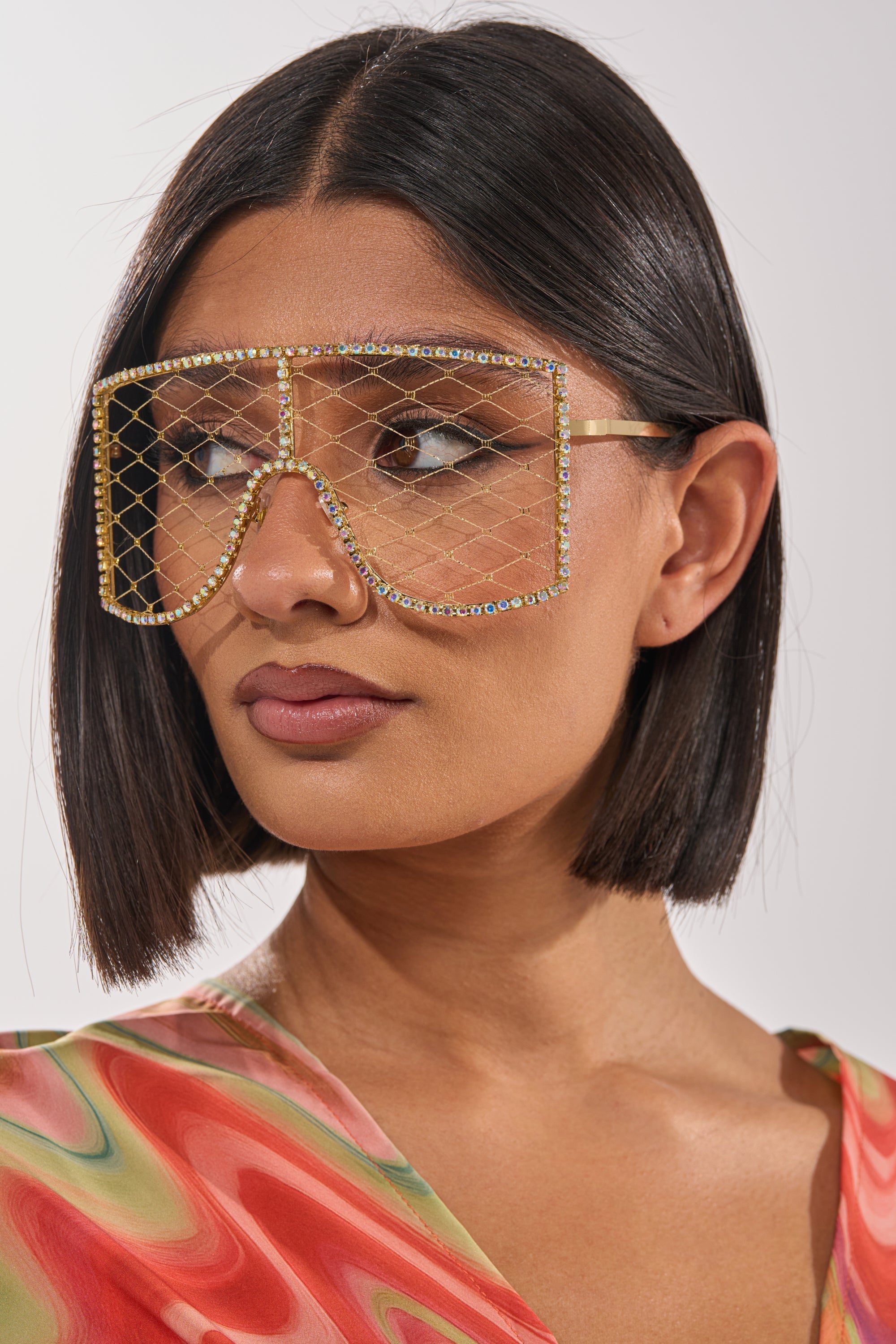 POP THE BUBBLY GLASSES IN GOLD