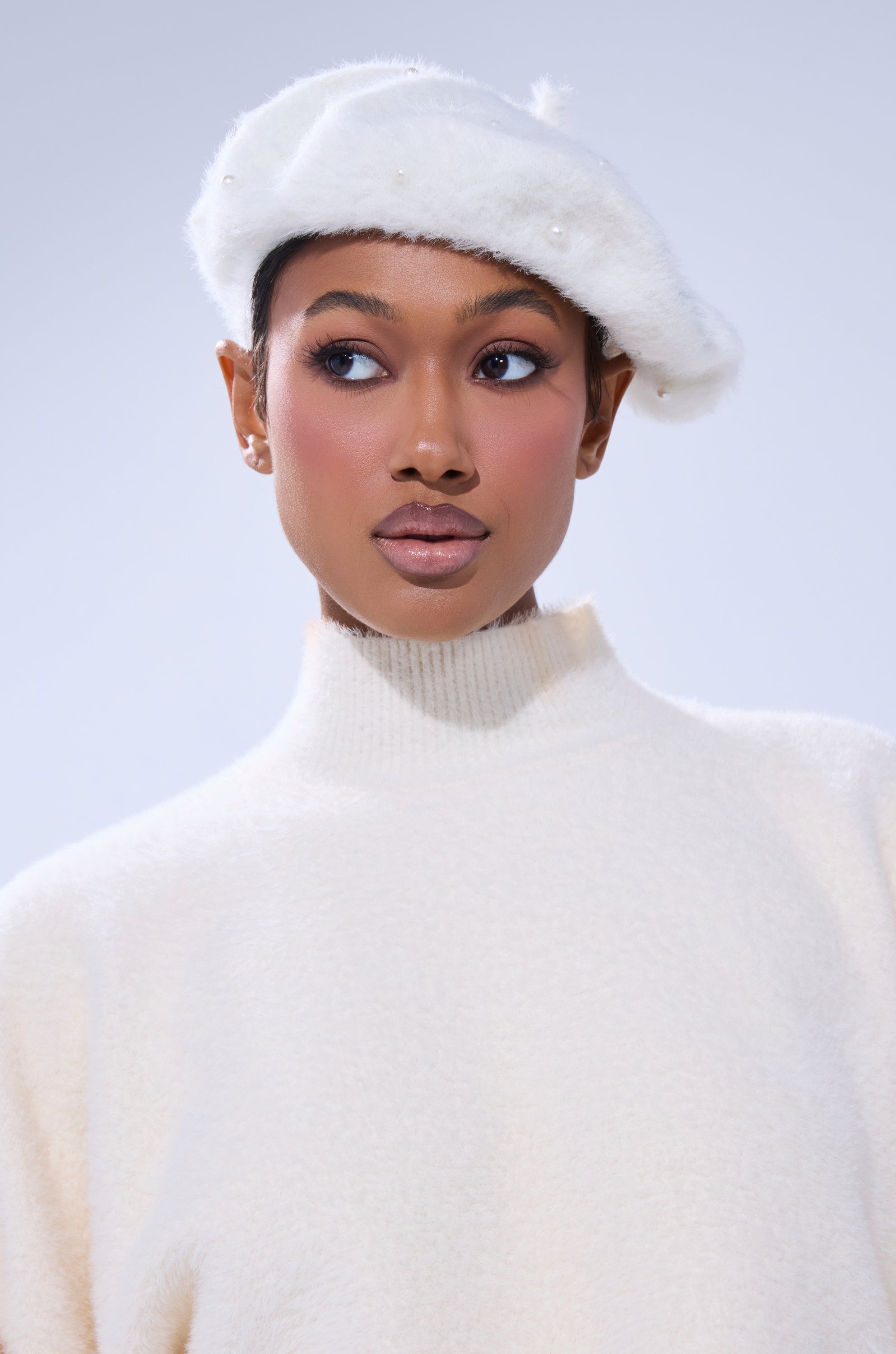 PEARLY WHITES FLUFFY BERET
