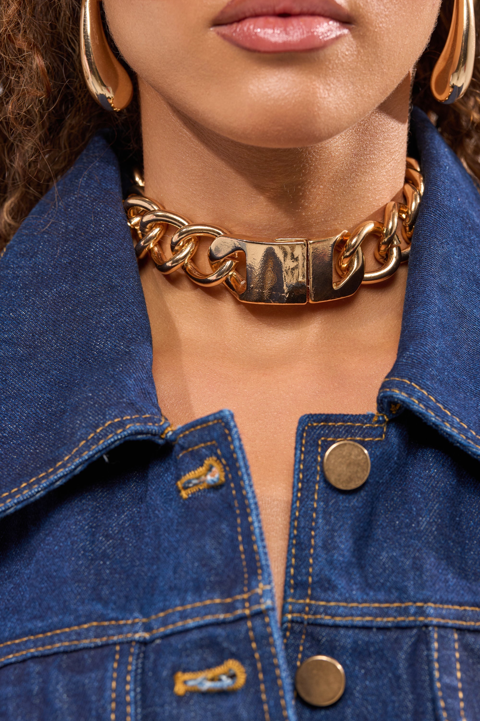 ITS HEAVY NECKLACE IN GOLD