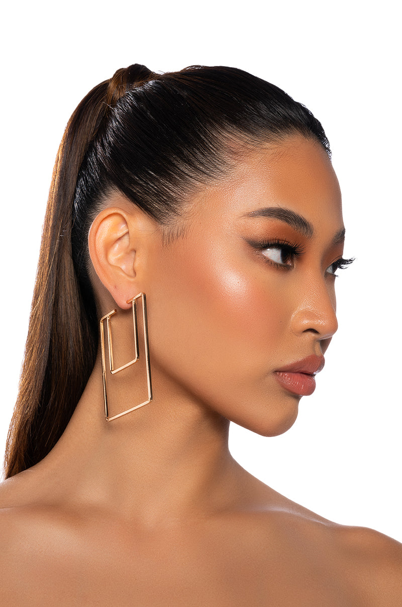 GEO EARRING IN GOLD