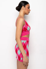 GET A CLUE KNIT CROP TOP