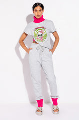 HARD GRAPHIC MOCK NECK SLEEVELESS SWEATSHIRT