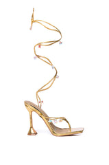 ISLA STAR STRAPPY SANDAL IN GOLD