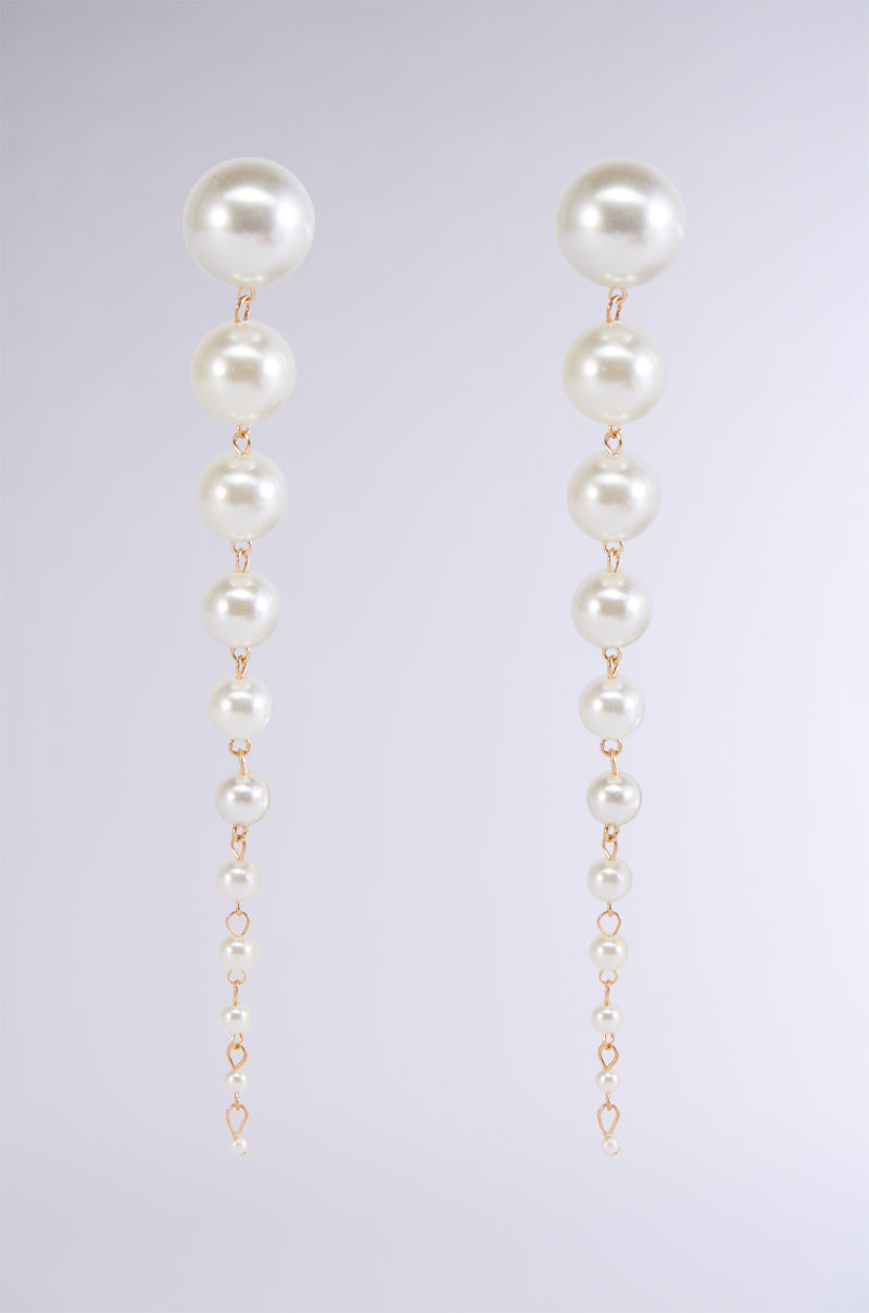 IT'S A LIFESTYLE PEARL EARRING