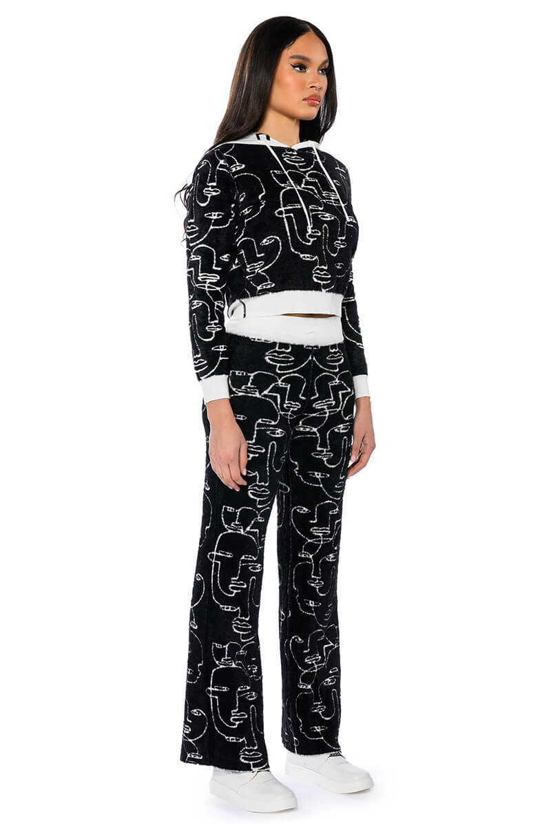 SHE'S GIVING ART LONG SLEEVE HOODED SWEATER