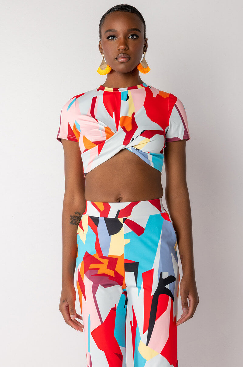 TAKIN IT EASY KNOT FRONT CROPPED TSHIRT