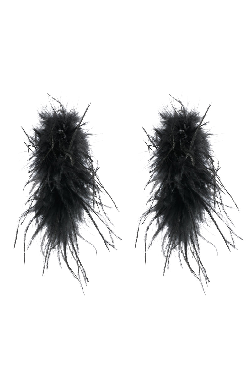 THE MOMENT FEATHER HOOP EARRING